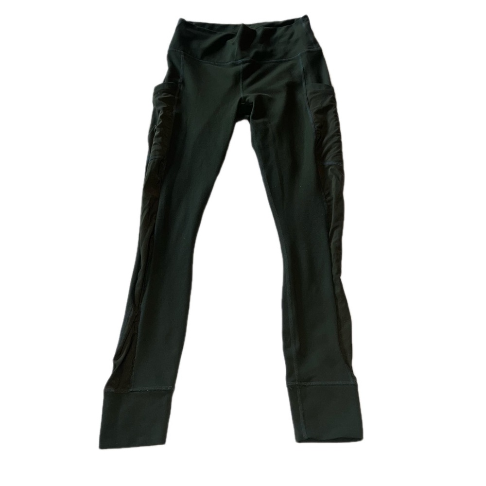 Fabletics women’s small army green leggings with ruched mesh sides w/ pockets